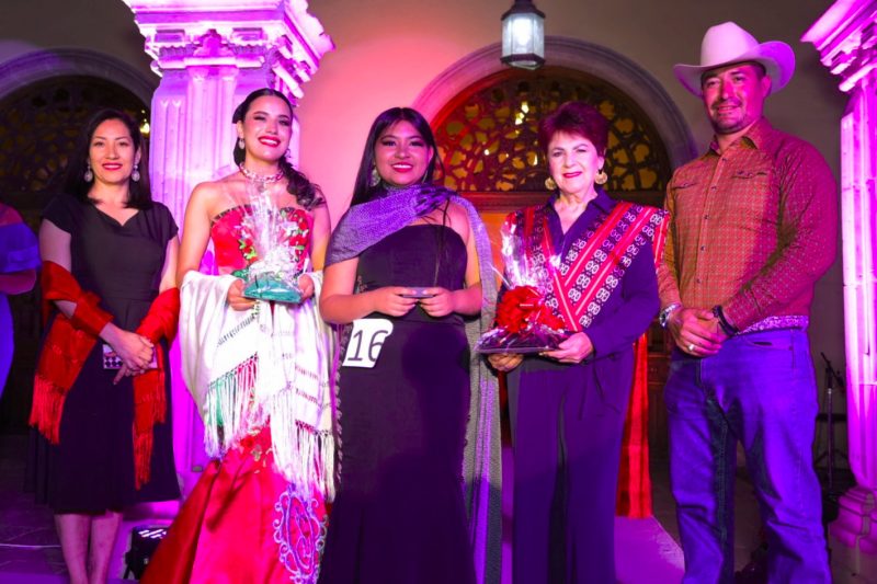 TRADICIÓN Y ELEGANCIA DAN REALCE AL CONCURSO DE ARRACADA Y REBOZO EN LA  FERIA DE JEREZ
