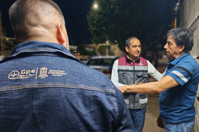 Realiza Pepe Saldívar brigadas nocturnas de mantenimiento de alumbrado público