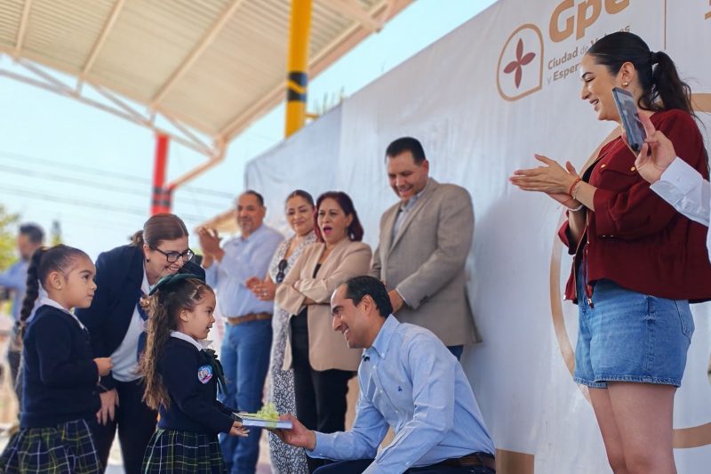 Otorgan David Monreal y Pepe Saldívar nueva aula en Cieneguitas