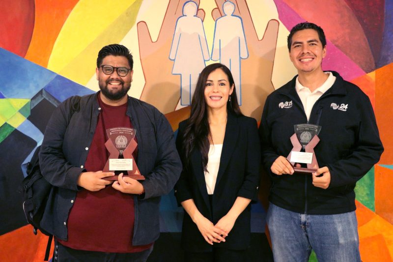 Entrega CDHEZ el Premio de Periodismo “Derechos Humanos y Cultura de Paz”