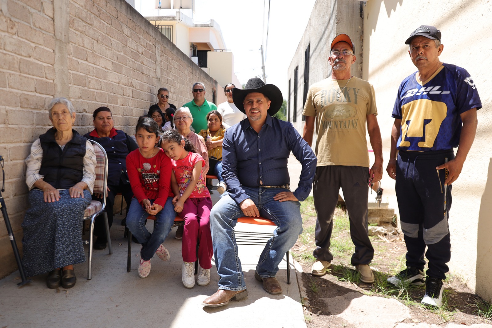 RODRIGO UREÑO ENTREGA MATERIAL DE CONSTRUCCIÓN PARA BENEFICIO DE LOS JUÁREZ Y EL FRACCIONAMIENTO FOVISSSTE