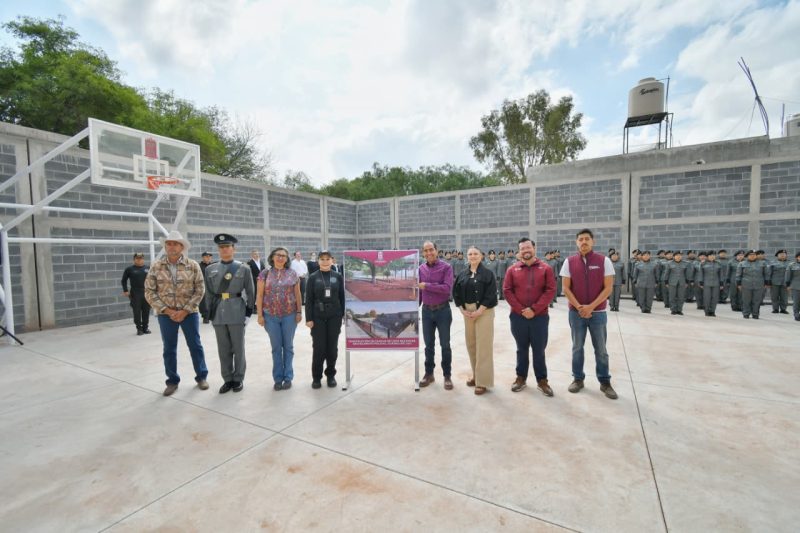 Entregan David Monreal y Pepe Saldívar primera etapa de cancha de usos múltiples y barda perimetral en el Bachillerato General Policial
