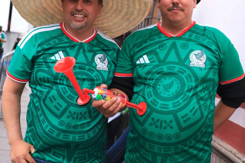 JEREZ VIVE LA PASIÓN DEL FUTBOL CON LA TRANSMISIÓN PÚBLICA DEL PARTIDO MÉXICO VS INGLATERRA