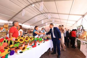 PLAZA DE ARMAS SE LLENA DE CULTURA, ARTESANÍAS Y TRADICIONES