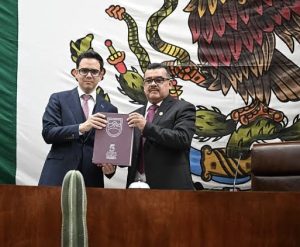 INICIA GLOSA DEL QUINTO INFORME; TRES  SECRETARIOS AL PLENO, 12 AL ZAGUÁN