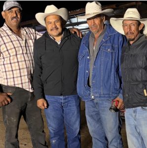 ACOMPAÑA GOBIERNO A VECINOS DE LA COLONIA ANASTASIO V. HINOJOSA